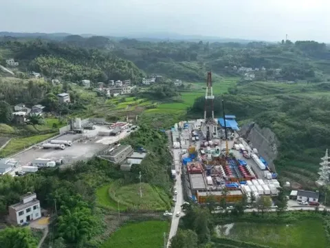 Còi báo động vang lên, dự án khoan sâu 3.300m dừng thi công khẩn cấp, kho báu chứa hàng trăm tỷ m3 'vàng trắng' lộ diện nhờ công nghệ cao