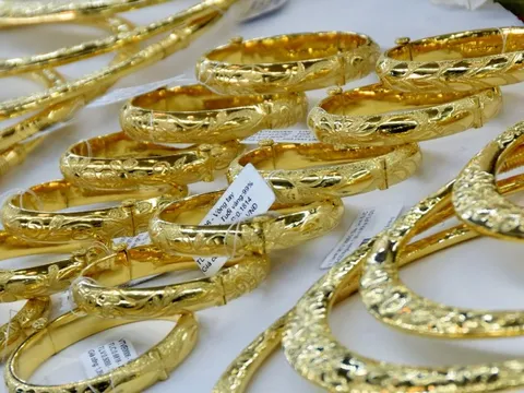 Giá vàng hôm nay 20-8: Giảm xuống mức thấp nhất trong hai tuần qua