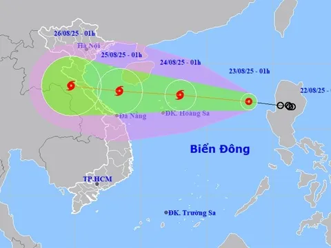 Áp thấp nhiệt đới vào Biển Đông, mạnh thành bão số 5 trong 24 giờ tới