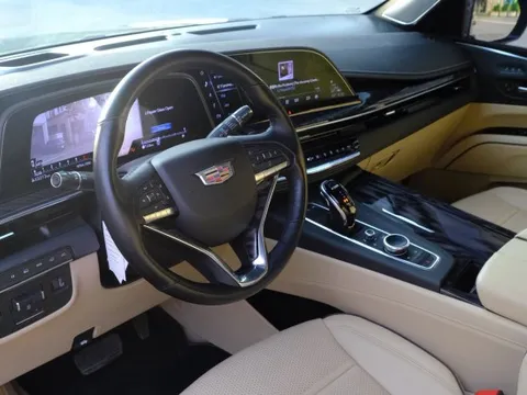 Xe Mỹ cực hiếm ở Việt Nam vừa rao bán: Chung động cơ VinFast President, đồng hồ hé lộ mức ăn xăng khủng