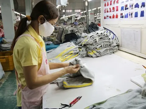 Dệt may, da giày tăng tốc khai thác "mỏ vàng sân nhà"