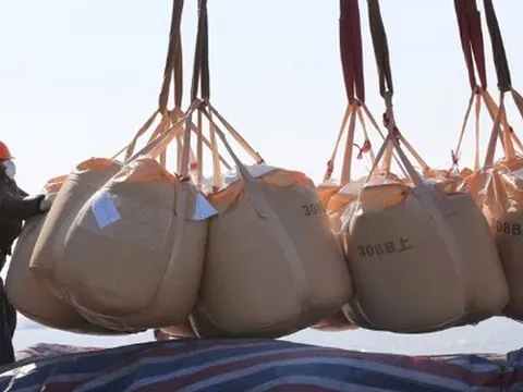 Áp thuế mạnh tay với một mặt hàng của Nga, châu Âu gặp bão tố khi giá tăng phi mã, chuyên gia thừa nhận: “Chúng tôi đang tự bắn vào chân mình”