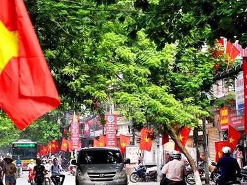 Người dân và du khách đến Hà Nội trong dịp kỷ niệm 80 năm Quốc khánh 2/9 đón tin vui