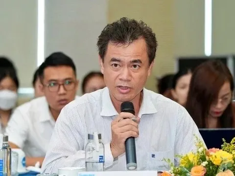 Bao giờ TPHCM 'khai tử' xe máy giao hàng chạy xăng?