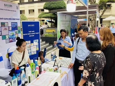 Hỗ trợ vé máy bay thương gia, khách sạn 5 sao cho chuyên gia công nghệ