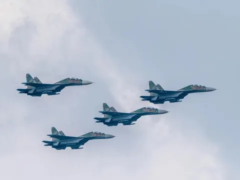 Biên đội tiêm kích sẵn sàng bay trên bầu trời Quảng trường Ba Đình