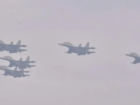 "Hổ mang chúa" Su30-MK2 bay qua Quảng trường Ba Đình