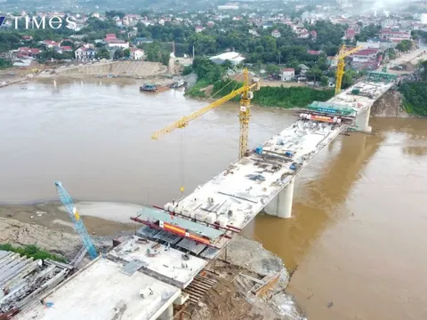 Phú Thọ: Cầu Phong Châu mới chuẩn bị hợp long sau gần 300 ngày thi công thần tốc