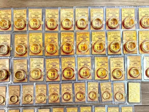 Giá vàng trên đỉnh cao, tỷ giá 'hạ nhiệt'