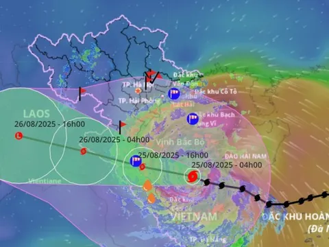 Bão áp sát đất liền, mạnh nhất hàng chục năm ở Bắc Trung Bộ