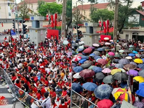 2 bức ảnh “hệ thống phòng thủ cực mạnh” chạy bằng cơm trên đường phố Hà Nội ngày hợp luyện