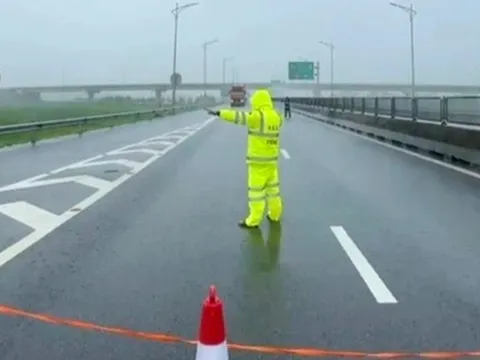 KHẨN CẤP ứng phó BÃO SỐ 5: Cấm toàn bộ phương tiện trên cao tốc Bắc - Nam; hạn chế đi trên Quốc lộ 1; người dân không ra đường