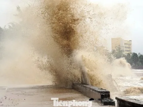 Sóng biển Đồ Sơn cao 3-4m do ảnh hưởng bão số 5