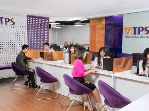 Chứng khoán Tiên Phong tuyên bố khắc phục xong nguyên nhân bị cảnh báo, cổ phiếu bật tăng mạnh