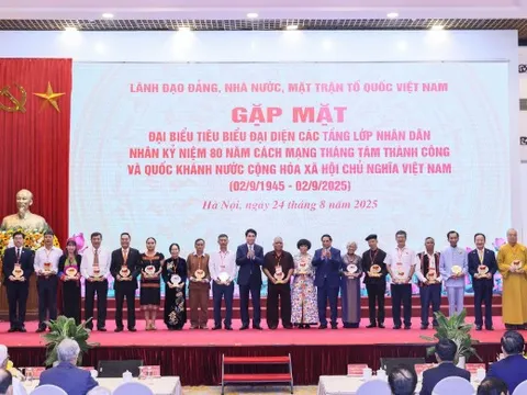 Doanh nhân Đỗ Quang Hiển được vinh danh nhờ thành tích xuất sắc đóng góp cho cộng đồng