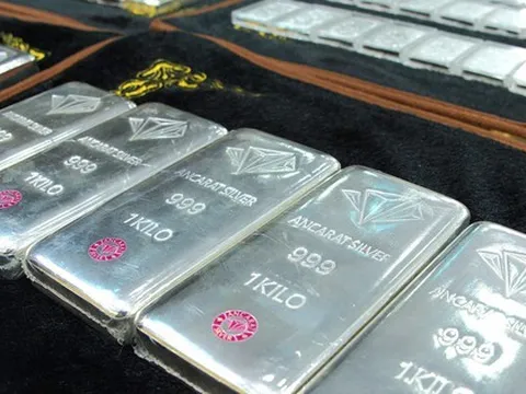 Giá bạc quay đầu giảm nhẹ
