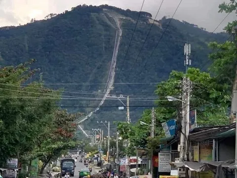 DN đằng sau đường ống dẫn nước dài hơn 2.000m như "đường lên trời" ở đèo Ngoạn Mục, dốc nhất miền Nam: Lãi nghìn tỷ mỗi năm