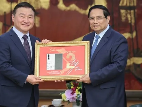 Sau 16 năm đầu tư, số lượng điện thoại 'ông lớn' Samsung sản xuất tại Việt Nam cán mốc 2 tỷ chiếc: Thủ tướng để lại dấu ấn đặc biệt ghi dấu cột mốc lịch sử