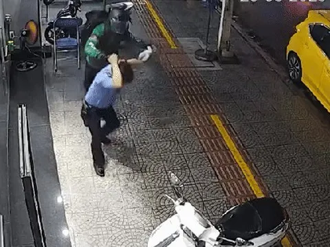 CLIP: Hành vi của đối tượng trước khi cướp tiệm vàng ở Đà Nẵng