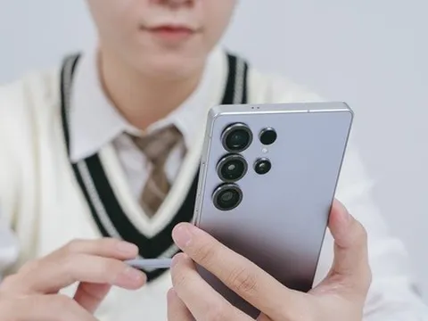 Giảm giá chưa từng có: Điện thoại iPhone, tai nghe, sạc dự phòng rẻ đến khó tin