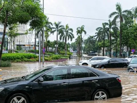 La liệt xe ngập nước do mưa bão Kajiki: Điều kiện nào hưởng bảo hiểm bồi thưởng?