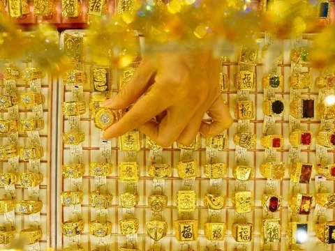 Hôm nay: Giá vàng thế giới giảm, giá vàng trong nước tiếp tục tăng lập kỷ lục mới