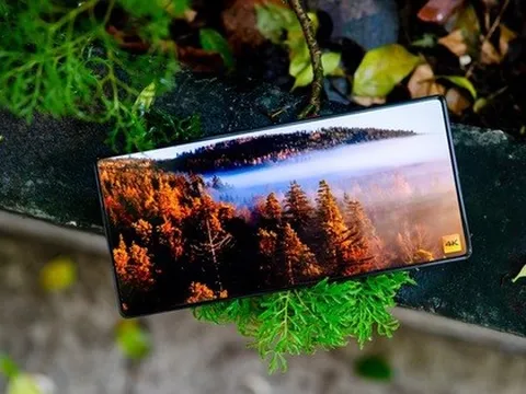 Chiếc điện thoại mạnh nhất thế giới mới về Việt Nam có gì hay?