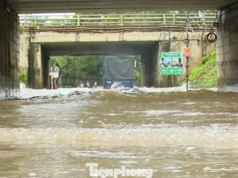 'Phong toả' nhiều hầm chui đại lộ Thăng Long vì ngập sâu