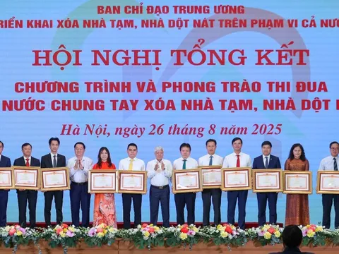 Agribank nhận Bằng khen của Thủ tướng Chính phủ trong chương trình “Cả nước chung tay xóa nhà tạm, nhà dột nát”