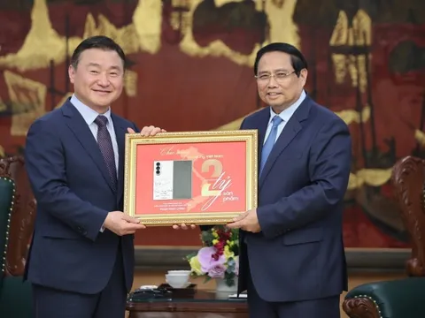 Gặp Thủ tướng, CEO Samsung điện tử nhắc đến "điều đặc biệt" về một chiếc điện thoại "made in Vietnam"