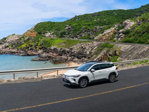 Đẩy mạnh dải sản phẩm xe xanh, Toyota tung hàng loạt “deal hời” trong tháng 8