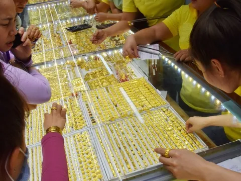Giá vàng hôm nay 27-8: Bật tăng mạnh mẽ