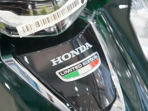 Một mẫu xe tay ga Honda được ưu đãi khủng dịp Quốc khánh: Người mua được tặng kèm xe máy điện