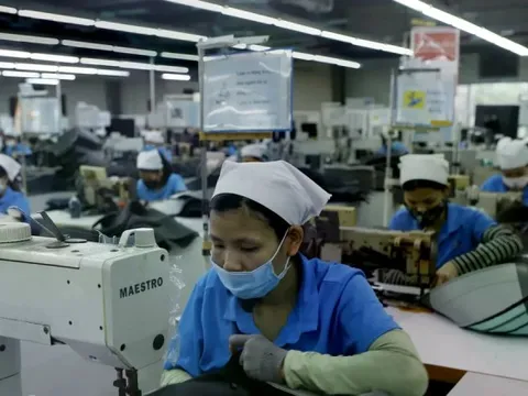 Lao động khu công nghiệp: Ở ngoài thì thừa, bên trong kêu thiếu