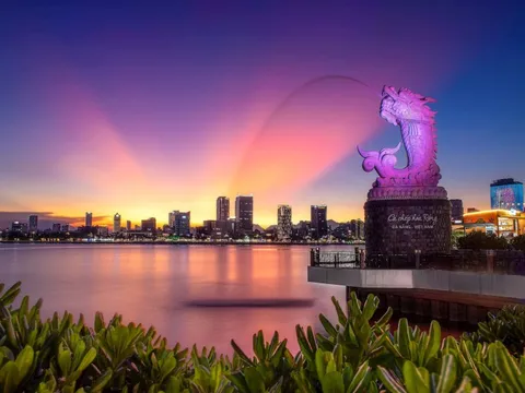 Hội đồng Tư vấn xây dựng Trung tâm tài chính quốc tế Việt Nam tại thành phố Đà Nẵng họp phiên đầu tiên, Bí thư Thành ủy Đà Nẵng khẳng định: "Cái gì khó nhất, chúng tôi sẵn sàng làm"