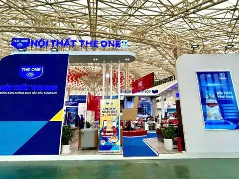 Ghé thăm ‘Ghế The One’ - Biểu tượng 2,5m của gian hàng The One tại A80