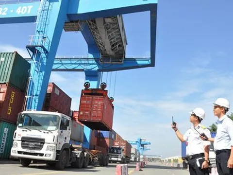 Xuất nhập khẩu lập kỷ lục mới, thặng dư thương mại vững chắc