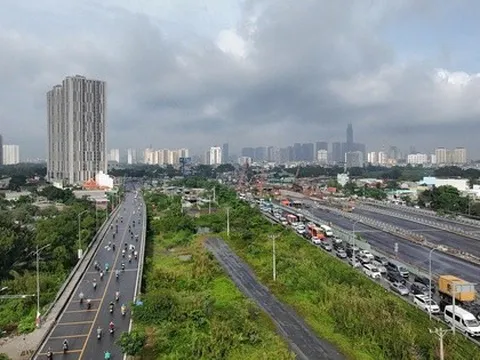 Cửa ngõ TP HCM “ngộp thở” ngày đầu nghỉ lễ 2-9