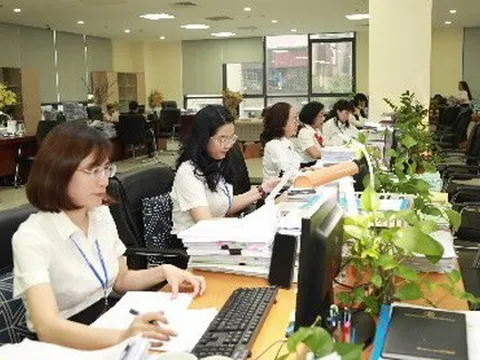 Kho bạc làm việc xuyên lễ, phối hợp chi trả 100.000 đồng quà Quốc khánh