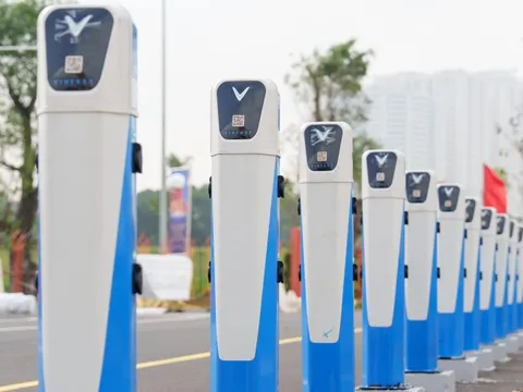 Ông Phạm Nhật Vượng vừa đưa vào vận hành trạm sạc xe điện lớn nhất Việt Nam: Tổng cộng gần 1.200 cổng sạc, toạ lạc ở công trình top 10 thế giới