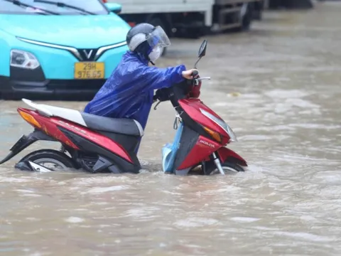Bão số 6 đã đổ bộ vào đất liền nước ta, nhiều nơi bắt đầu mưa to đến rất to