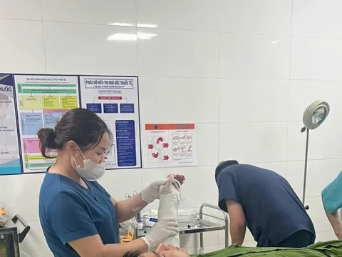 Tạm giữ đối tượng dùng đòn gánh đánh gãy tay phó trưởng công an xã