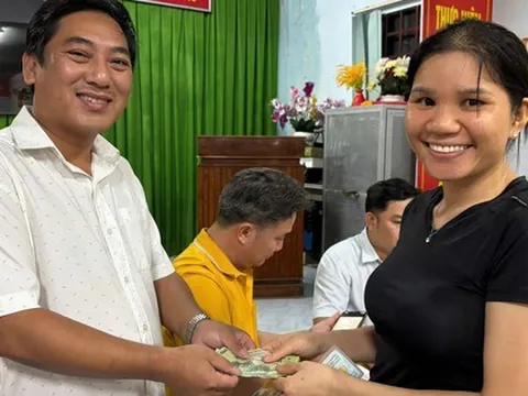 Hơn 100 hộ dân ở một phường tại TP HCM đi nhận tiền Quốc khánh trong đêm