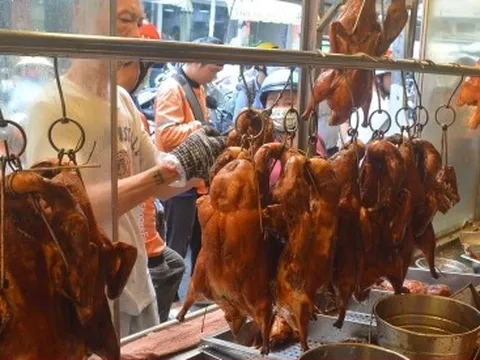 Tiệm vịt quay ở TP.HCM hốt bạc dịp 2/9, doanh thu cả trăm triệu đồng