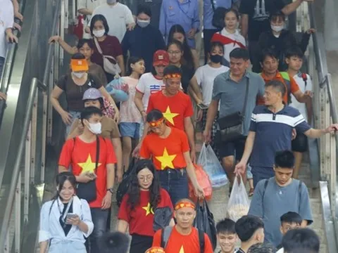 Miễn phí vé, ga tàu Cát Linh - Hà Đông chật kín khách đi xem diễu binh Quốc khánh 2-9