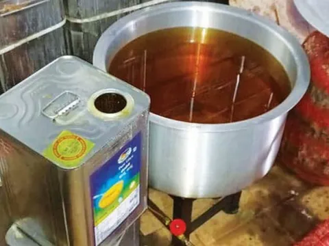 Nhận tin mật rồi đột kích xưởng sản xuất quy mô lớn: Công an triệt phá đường dây sản xuất bơ giả, tịch thu hơn 20 tấn sản phẩm kém chất lượng