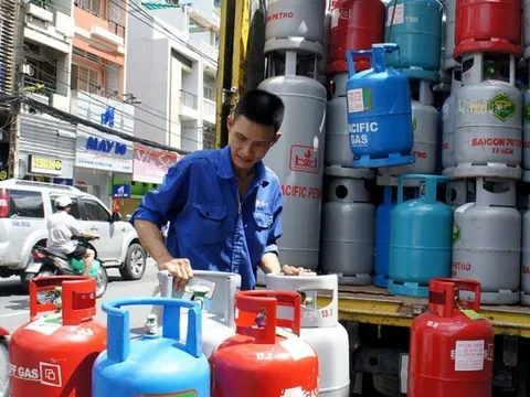 Giá gas bán lẻ đồng loạt tăng