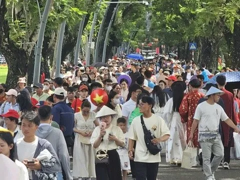 Tưng bừng mùa du lịch cuối hè