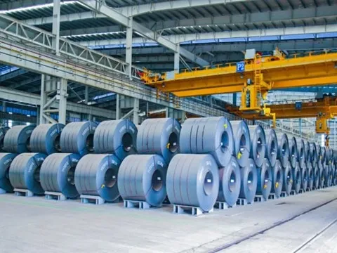 Cổ phiếu thép đồng loạt “xanh, tím”, điều gì đang diễn ra?