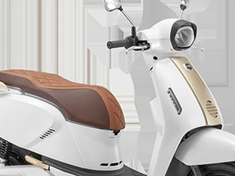 Xe máy điện 'chất' như Vespa: Đi 105 km/lần sạc, có thể lắp đến 2 pin, giá 43 triệu đồng